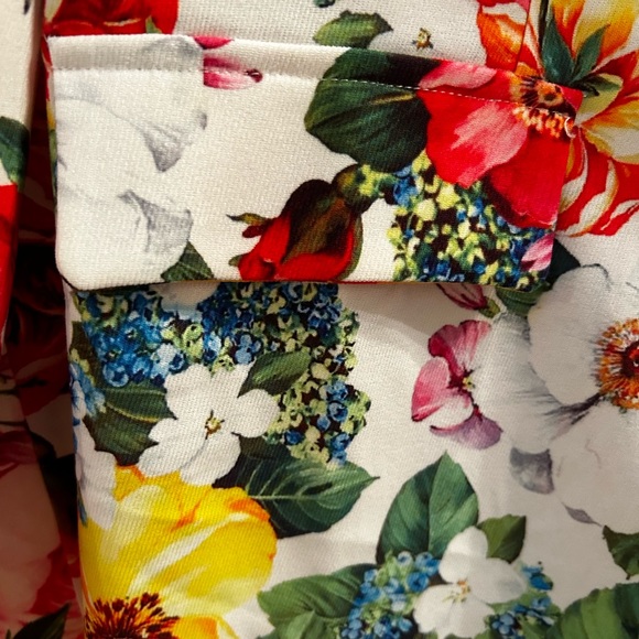 Size M floral blazer - Picture 3 of 3